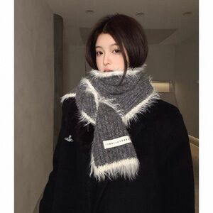 Gray and White Women's Scarf